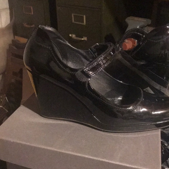 Shoes - Picture 3 of 4